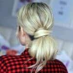 Coiffures à réaliser en 5 minutes le chignon bas remixe