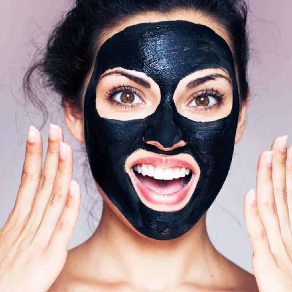 Le masque noir en cosmétique l’étiquetage serait non conforme !
