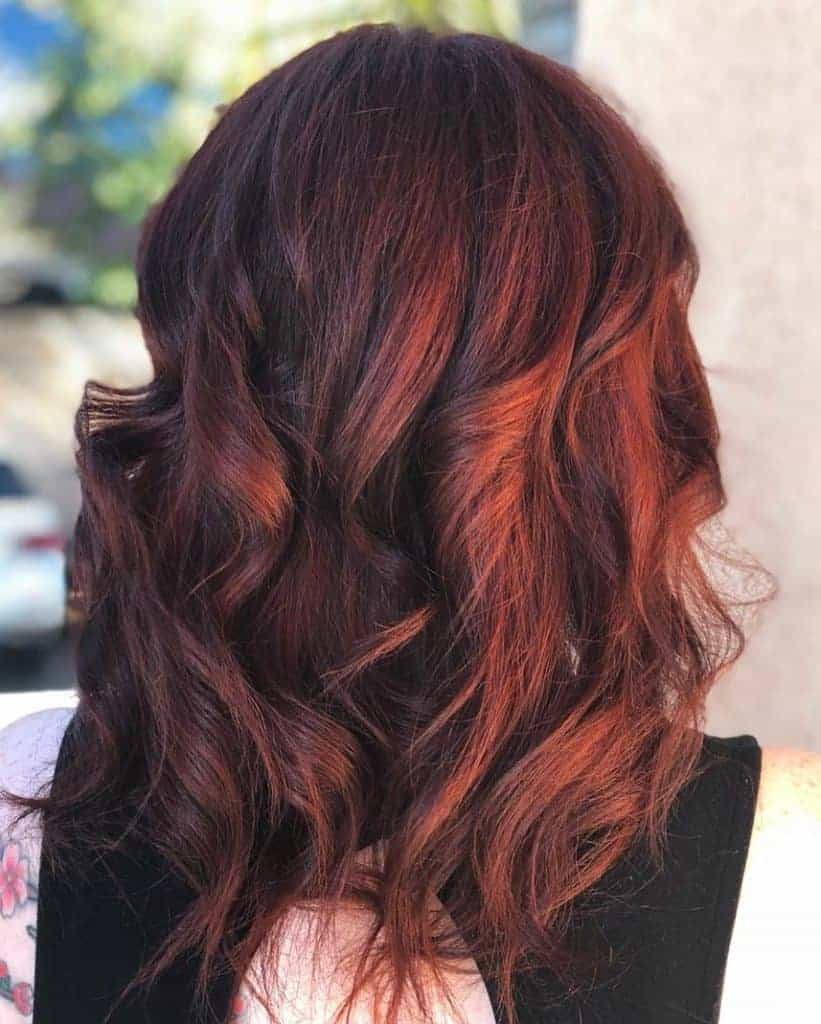 Cheveux couleur auburn