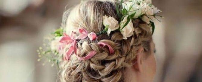 coiffure avec des fleurs