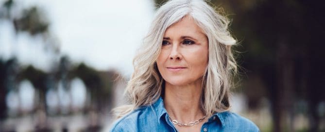 couvrir ses cheveux blancs naturellement