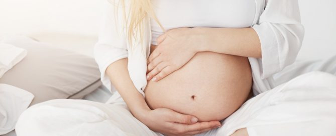 La femme enceinte et la teinture