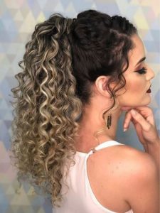 Cheveux bouclés