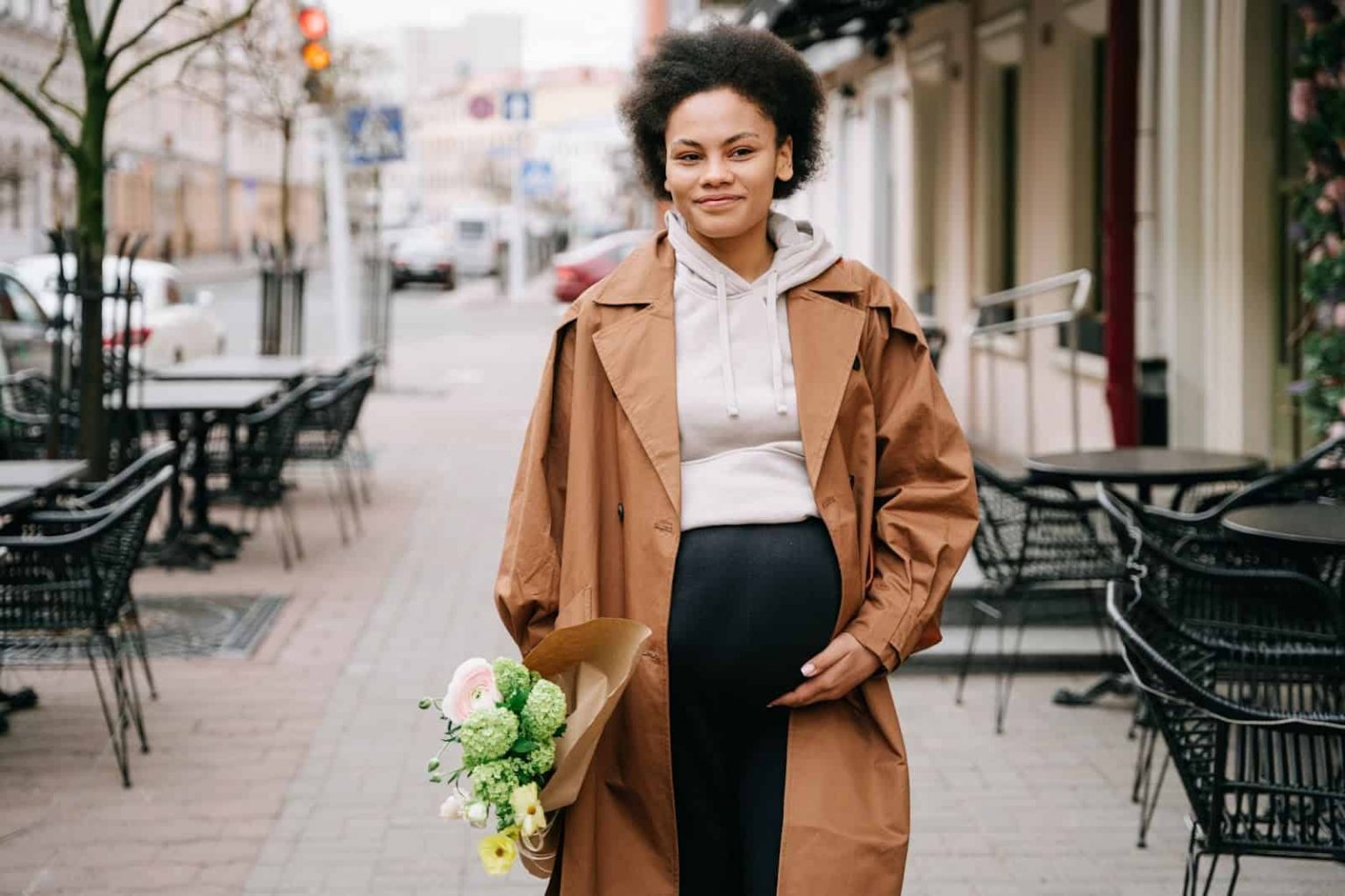 Femme enceinte qui marche