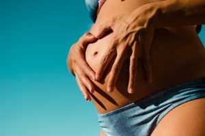 femme-enceinte-coeur