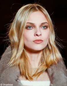 Les-cheveux-blond-dore