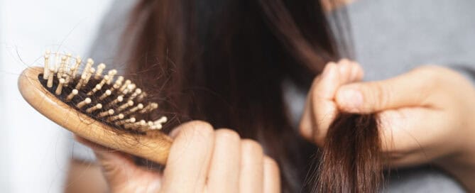 Cheveux cassants affectés par les émotions