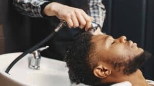 Soin cheveux pour homme : shampoing