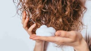 Soin cheveux personnalisé pour des boucles