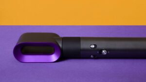 Innovation en coiffure : Fer à lisser violet et noir