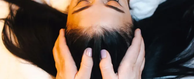 Massage du cuir chevelu par Biocoiff