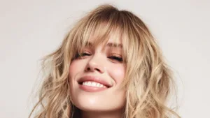coupe-frange-dynamique Les coupes de cheveux qui rajeunissent : la frange