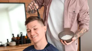Coloration pour homme rélisé en salon