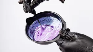 Pot de coloration chimique violet