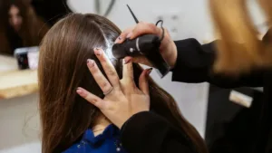 Examen du cuir chevelu