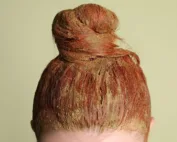 Coloration végétale maison sur une rousse