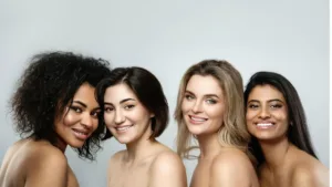 différente femme avec différent type de cheveux